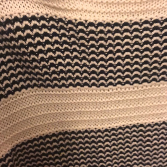 Blue and white sweater - Picture 3 of 3